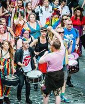 Multitud en el Orgullo de Edimburgo