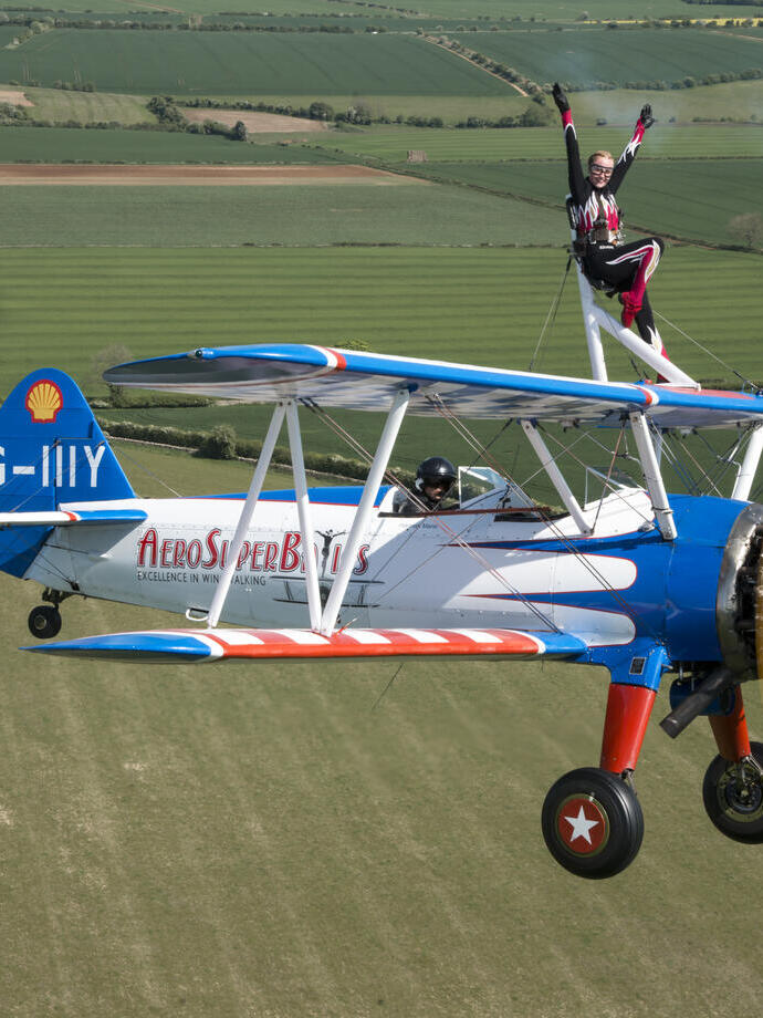 Wingwalking con AeroSuperBatics