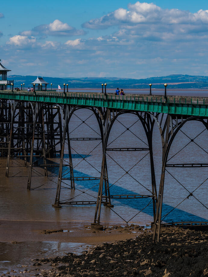 Un muelle sobre el océano