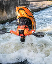 Kayak freestyle al National Watersports Center di Nottingham