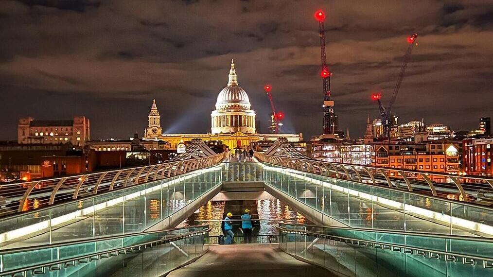 Millennium bridge and St Pauls Cathedral