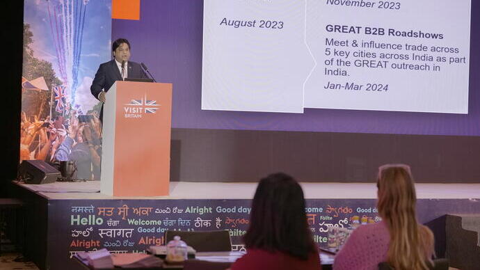 Man makes speech to delegates from podium at event