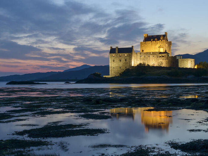 Vue aérienne d'un château et de la campagne environnante