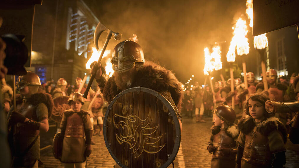 Wikinger-Fackelzug, Teil der Hogmanay-Feierlichkeiten in Edinburgh