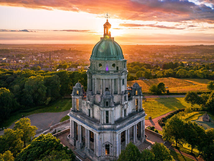 Ashton Memorial, Lancaster, vista dall'alto sulla baia di Morecambe