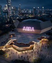 Image promotionnelle aérienne pour ABBA Voyage d'une grande salle la nuit avec le logo ABBA illuminé et des personnes à l'entrée