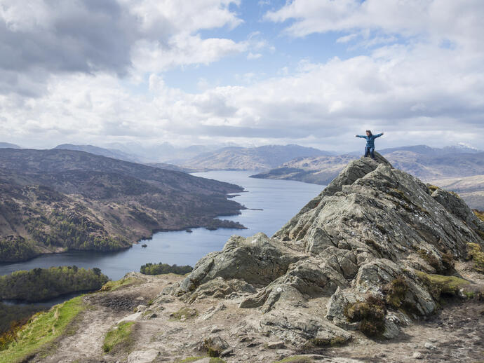 Loch Katrine vom Gipfel des Ben A'an in den Trossachs aus gesehen