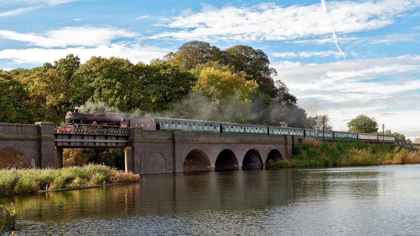 A train crosses a bridge as part of the Great Central Railway