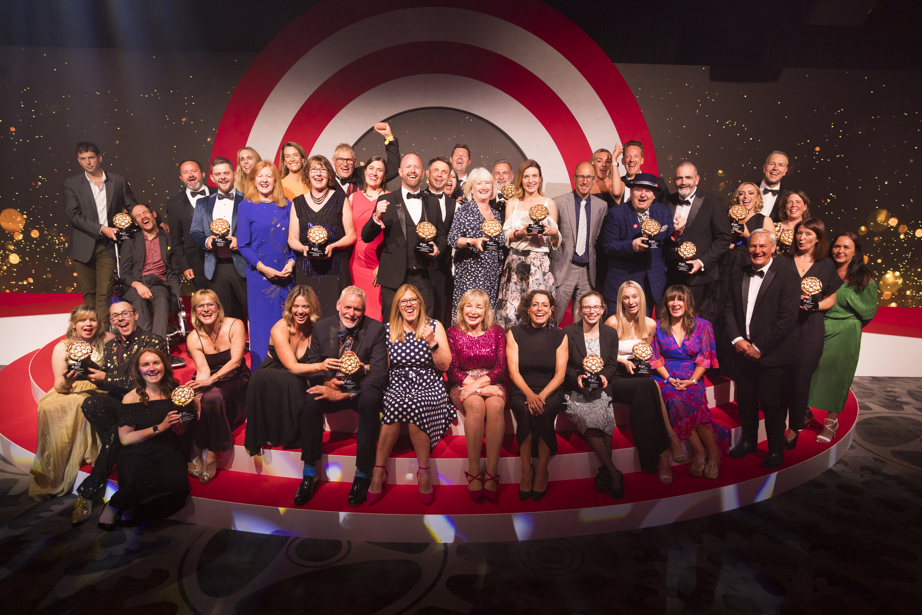 Les lauréats posant lors de la cérémonie des Awards for Excellence 2024