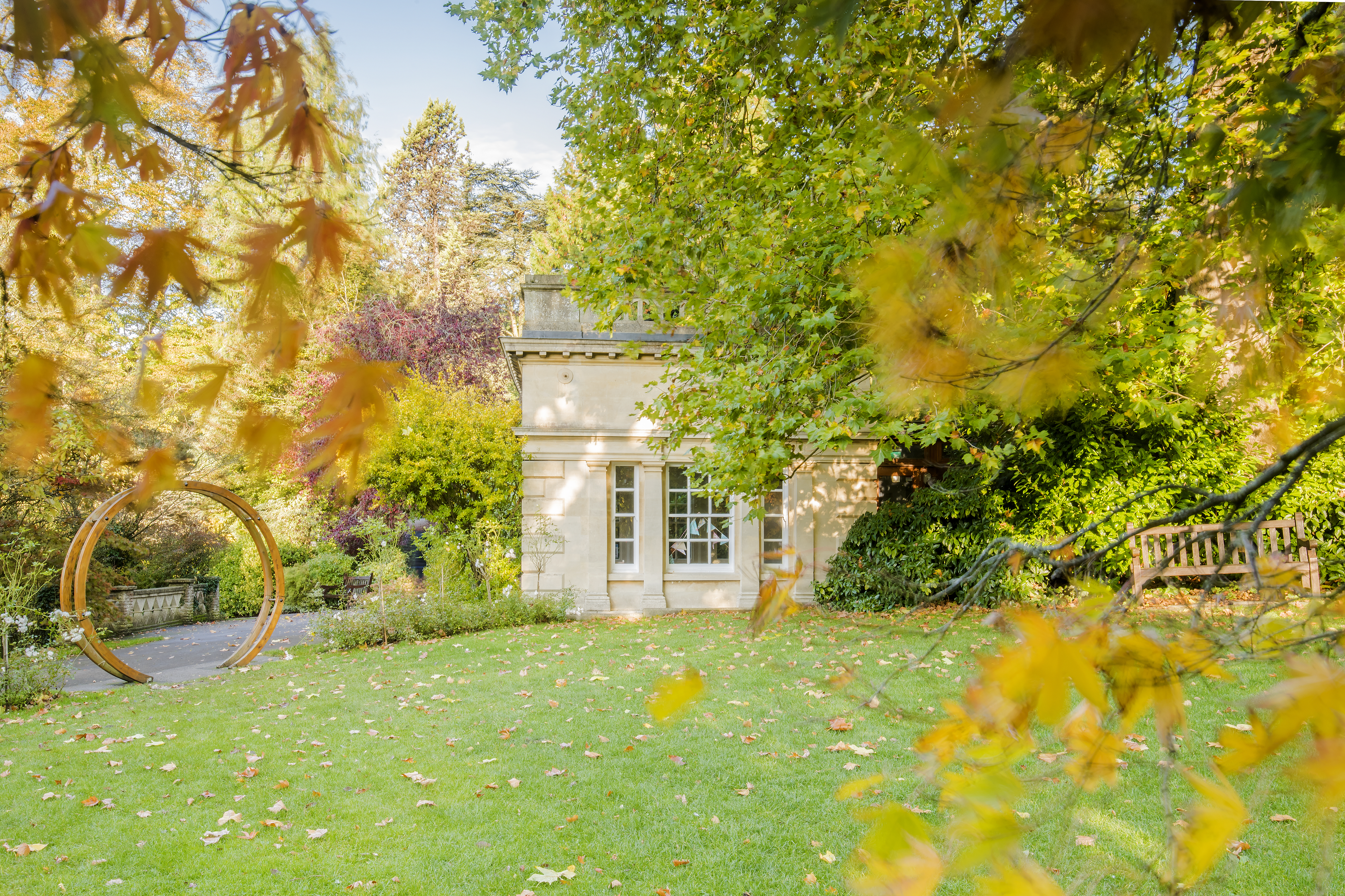 L'automne au jardin botanique de Bath - Temple of Minerva Wedding Venue