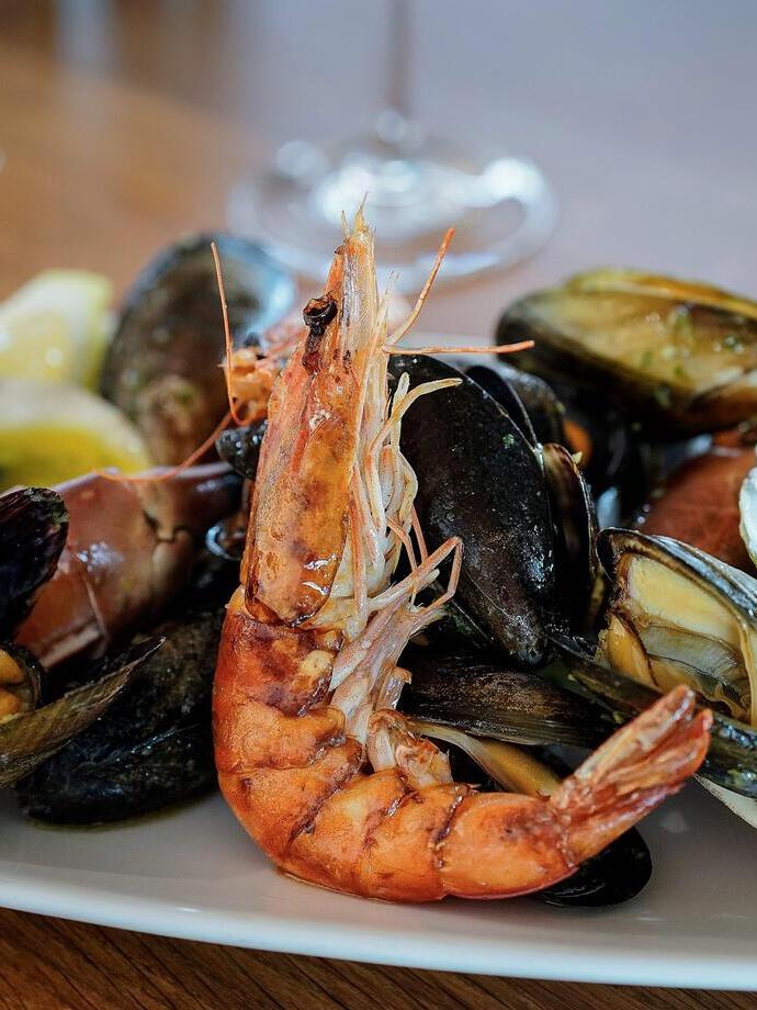 A seafood platter with prawns and scallops.