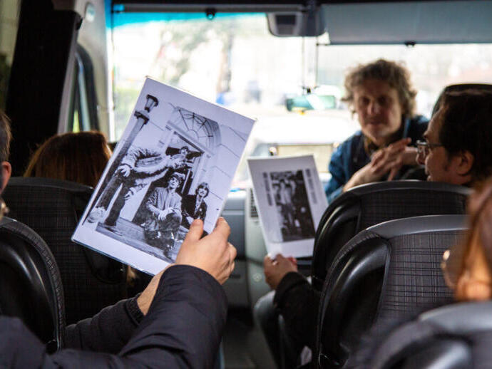 Personas en el autobús del tour London Rock Tour