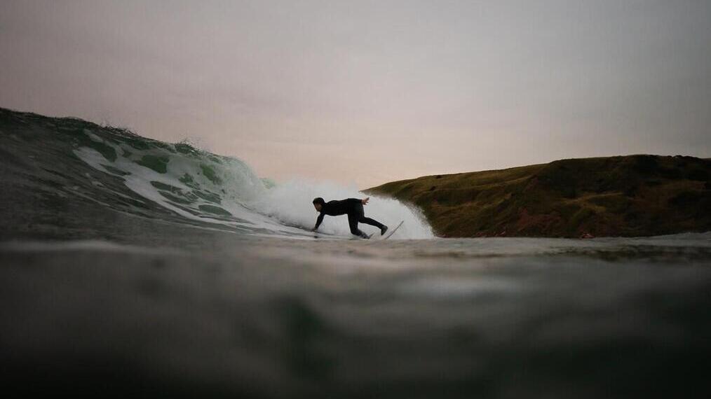 التزلج على الأمواج في خليج بيس