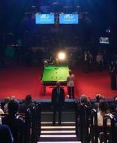 Partido de un torneo de snooker en el Crucible de Sheffield