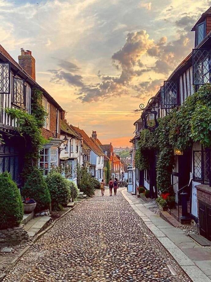 A view down a cobbled street with the Mermaid Inn on the right hand side in the town of Rye
