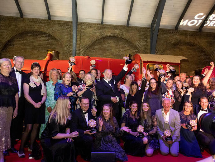Foto di gruppo dei vincitori del Gold Award ai VisitEngland Awards for Excellence 2023.