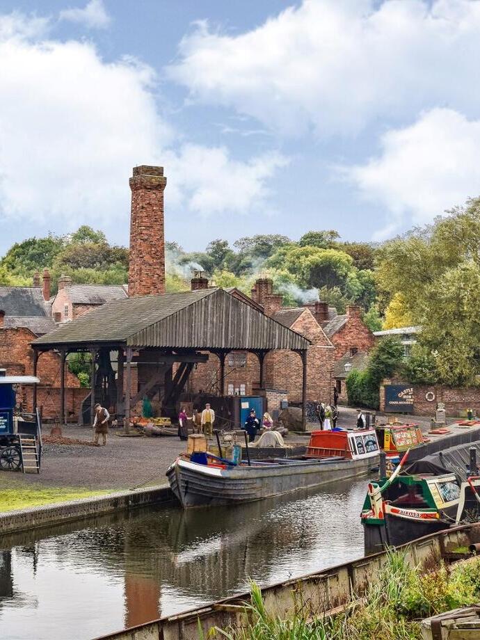 Muelle de barcos en el Black Country Living Museum, ganador del premio VisitEngland Awards for Excellence 2025 Gold