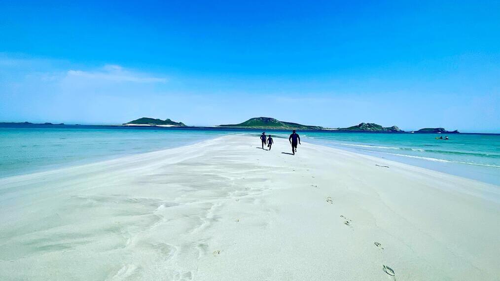 Menschen am Strand, Scilly-Inseln