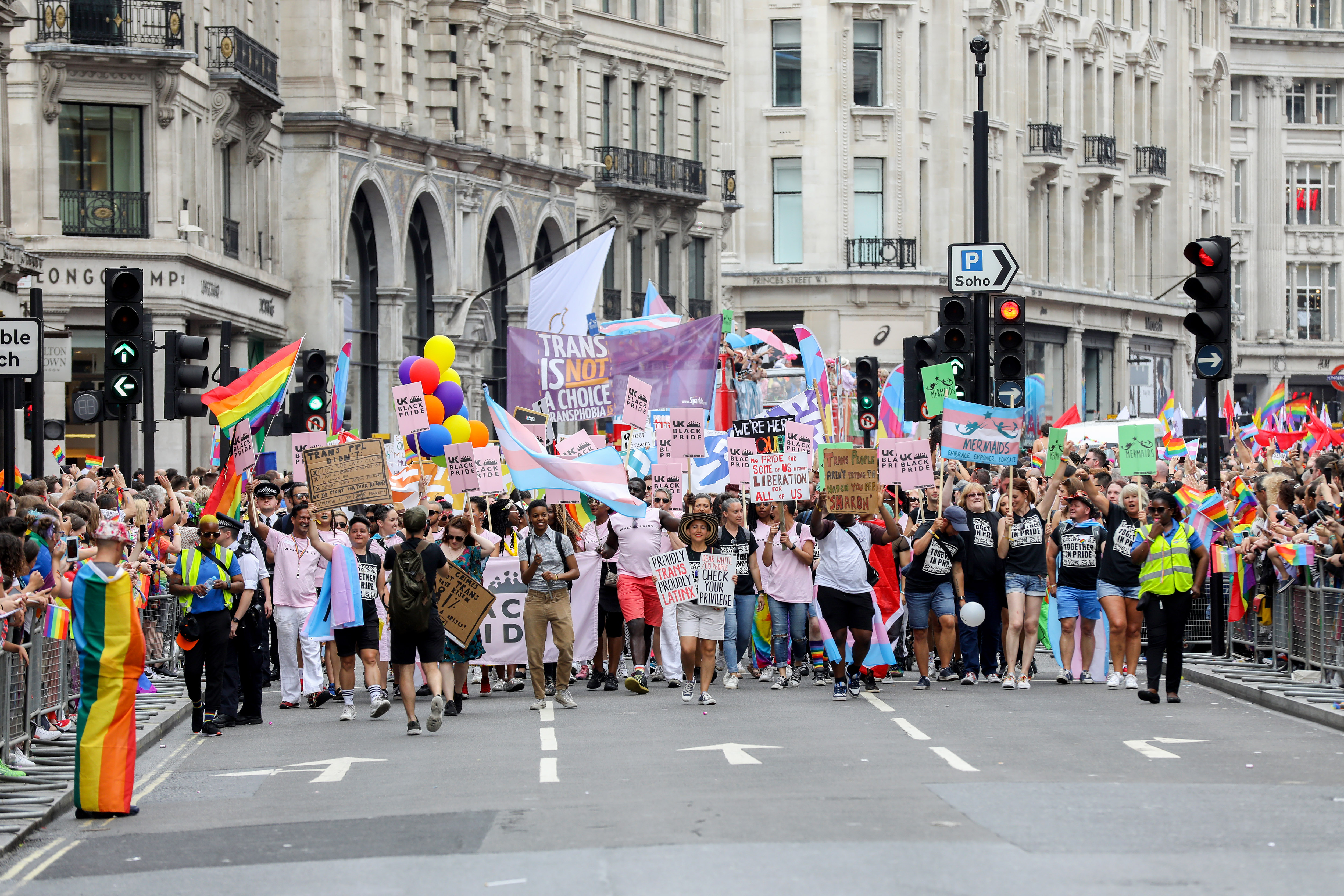 Teilnehmer der Parade während der Pride in London im Juli 2019