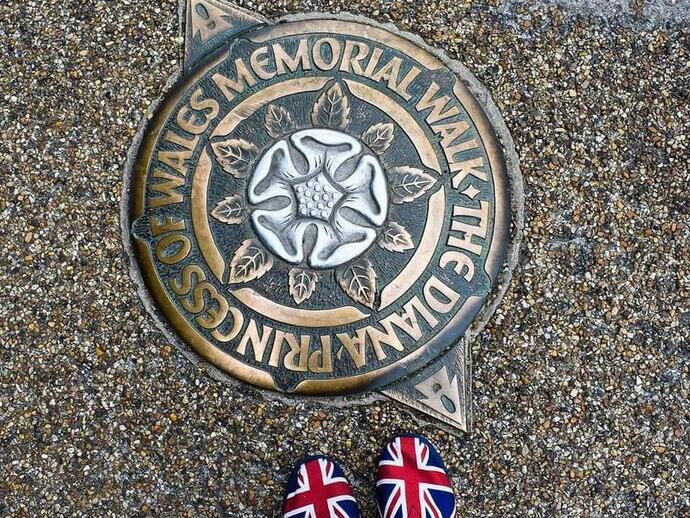 La targa commemorativa dei Kensington Gardens