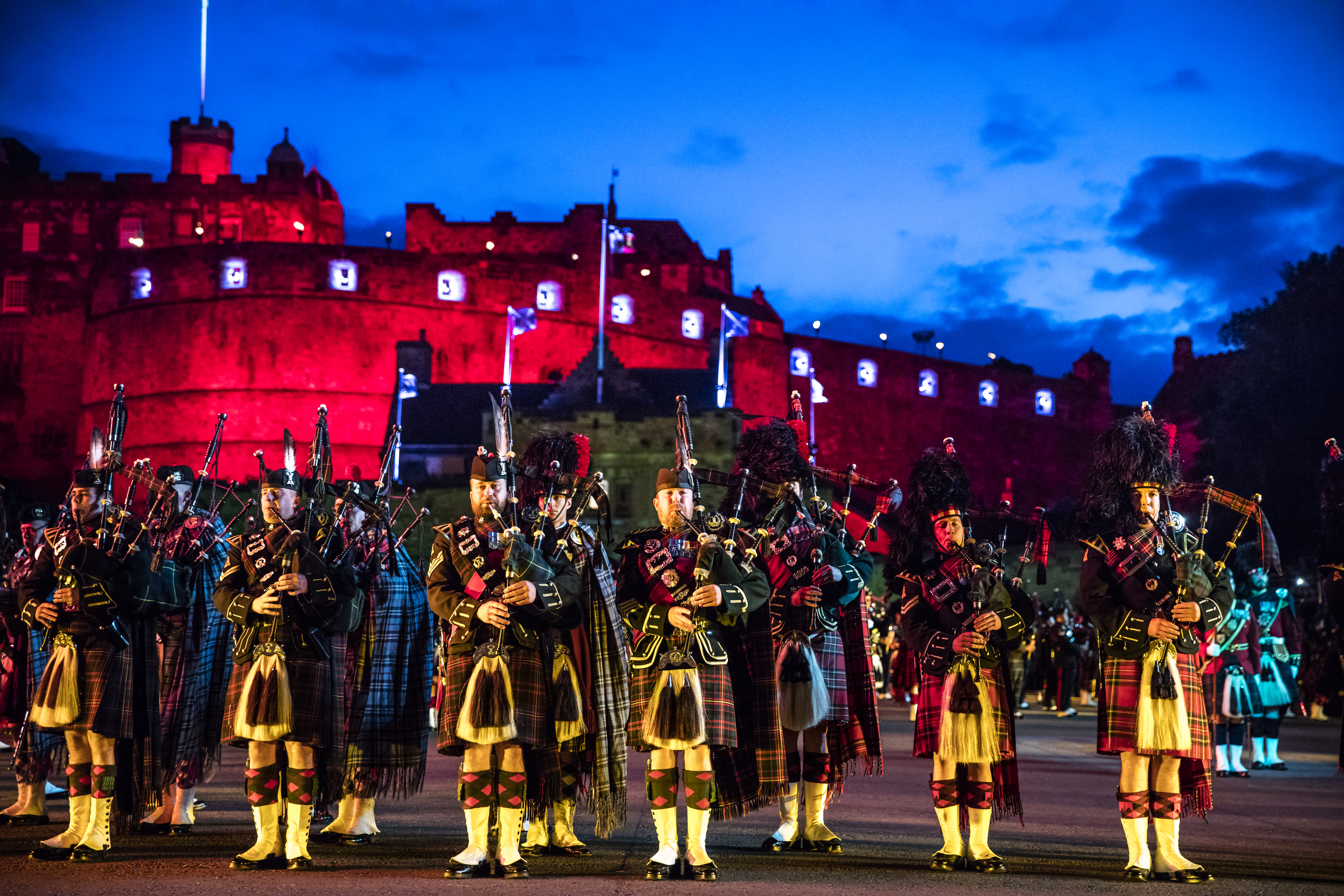 Fanfare et spectacle lumineux projeté sur le château