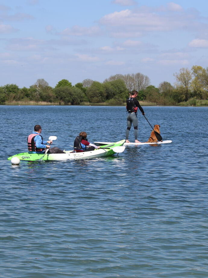 SUP au Cotswolds Water Park