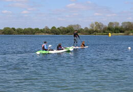 Stand-up paddle à Cotswold Lake