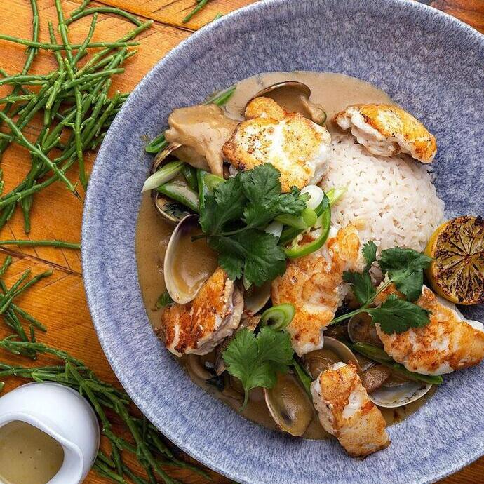 منظر من أعلى لطبق في مطعم The Old Boathouse في نورثمبرلاند