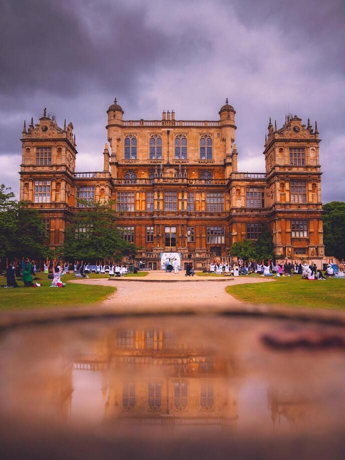 Blick auf die Vorderseite von Wollaton Hall