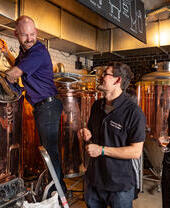 Tre uomini al Brewhouse and Kitchen