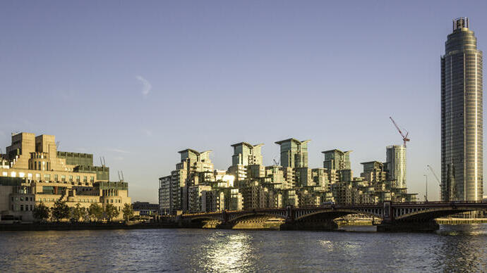 Vista de Vauxhall desde el otro lado del río Támesis, Londres