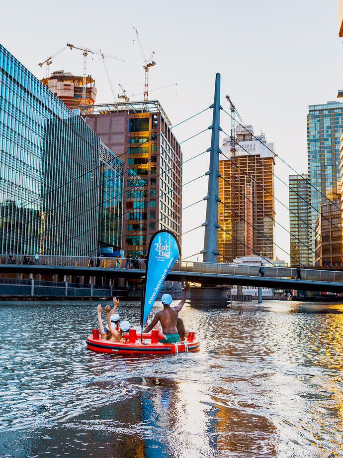 مناظر أثناء ركوب القارب في حوض الاستحمام الساخن على نهر التايمز