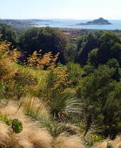 Vue de la côte cornouaillaise depuis les jardins de sculptures de Tremenheere