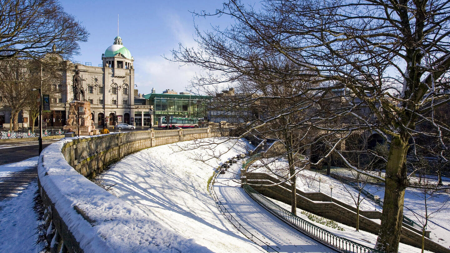 A snowy road leading up to His Majesty's Theatre, Aberdeen.