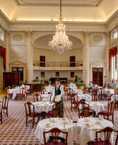 Le restaurant Pump Room à Bath en cours de préparation pour son ouverture