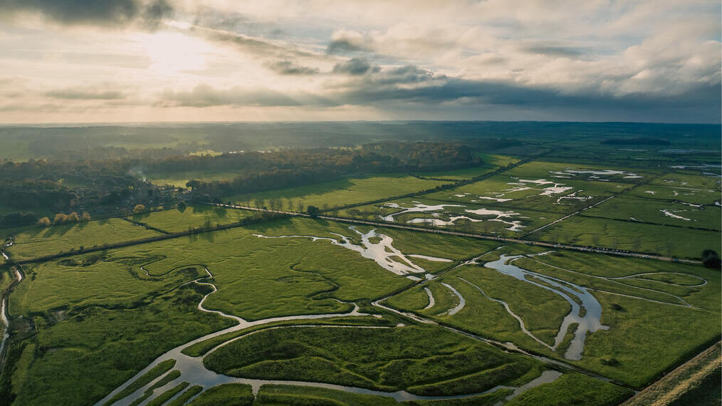 Vista aérea de varios canales que forman parte del Parque Nacional de Broads