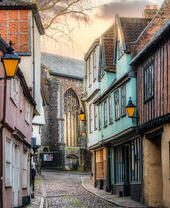 Vue en montée d'Elm Hill à Norwich