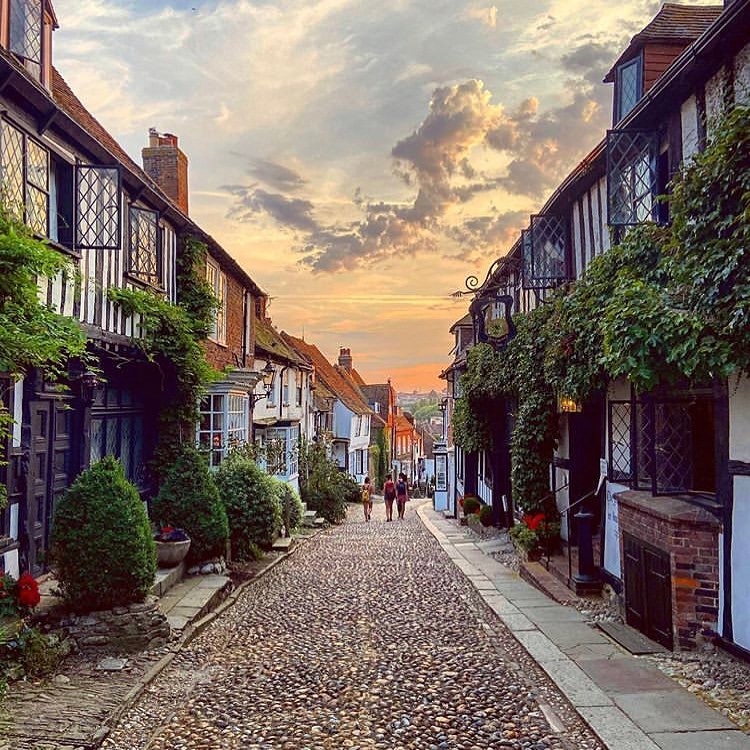 A view down a cobbled street with the Mermaid Inn on the right hand side in the town of Rye