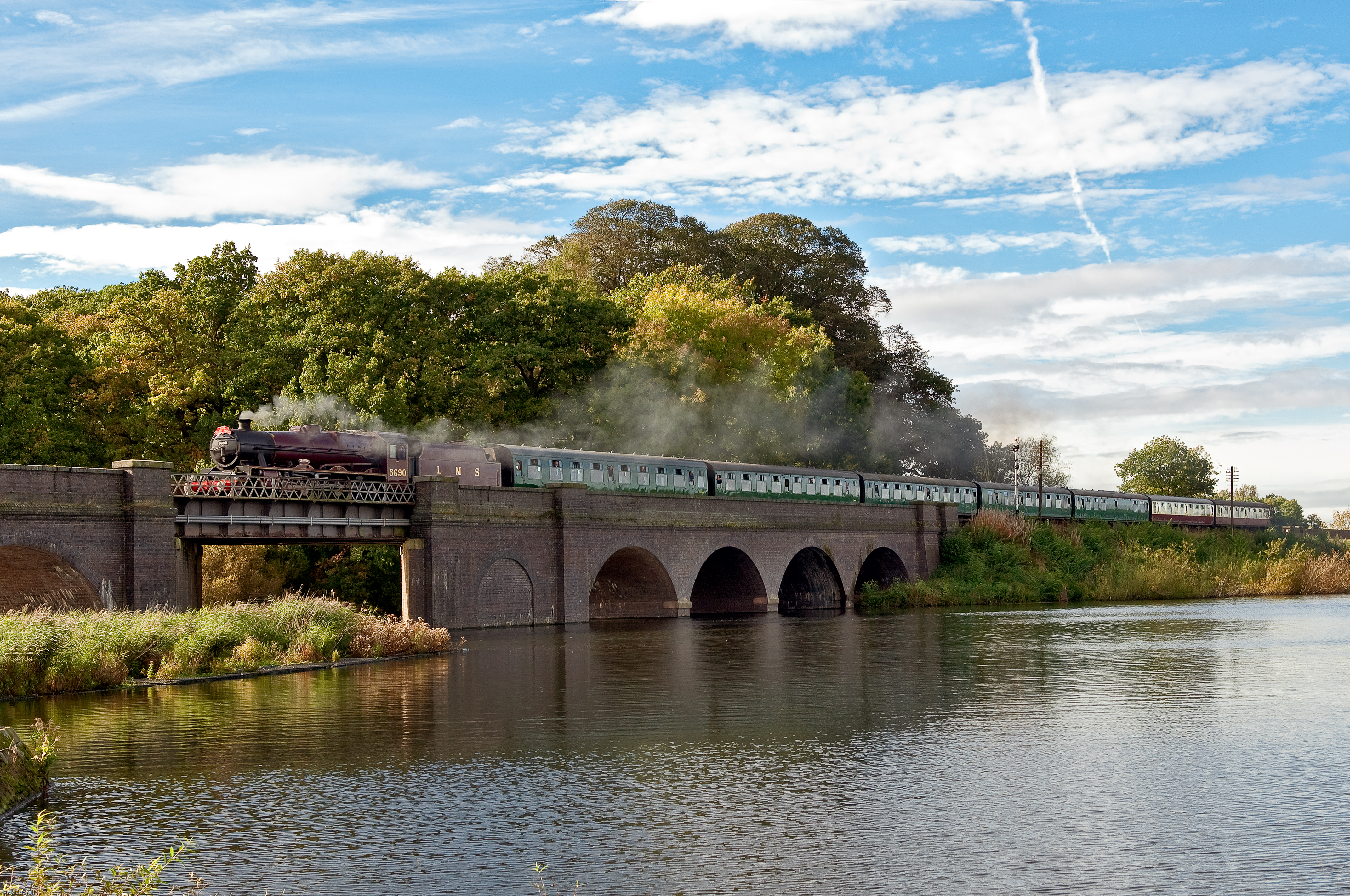 A train crosses a bridge as part of the Great Central Railway