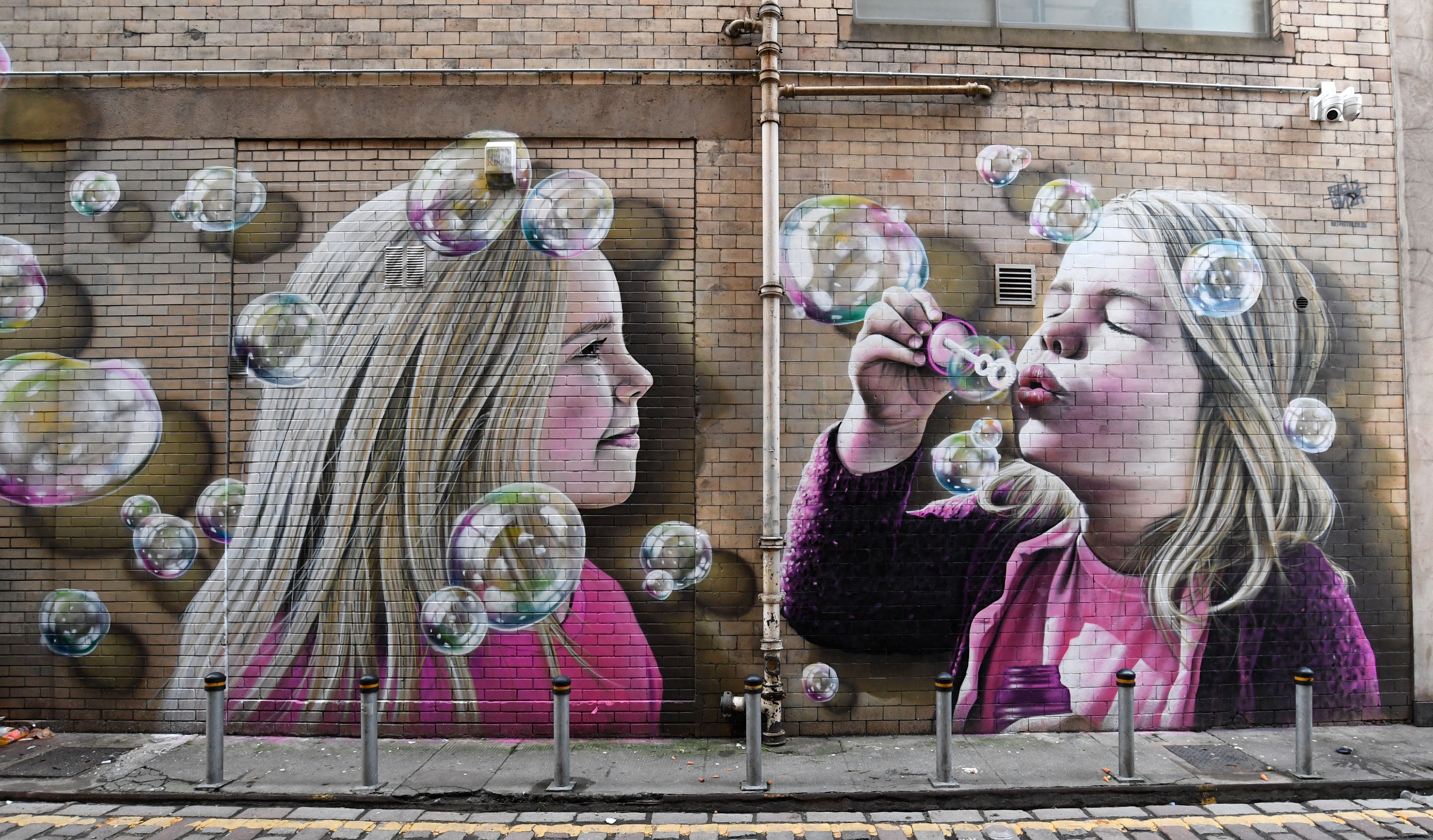 Mural on wall of kids blowing bubbles, Glasgow Mural Trail