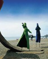 Esculturas en una playa de Brighton