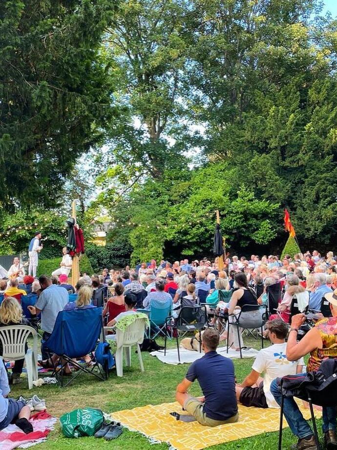 Un relatore all'Holburne Museum di Bath