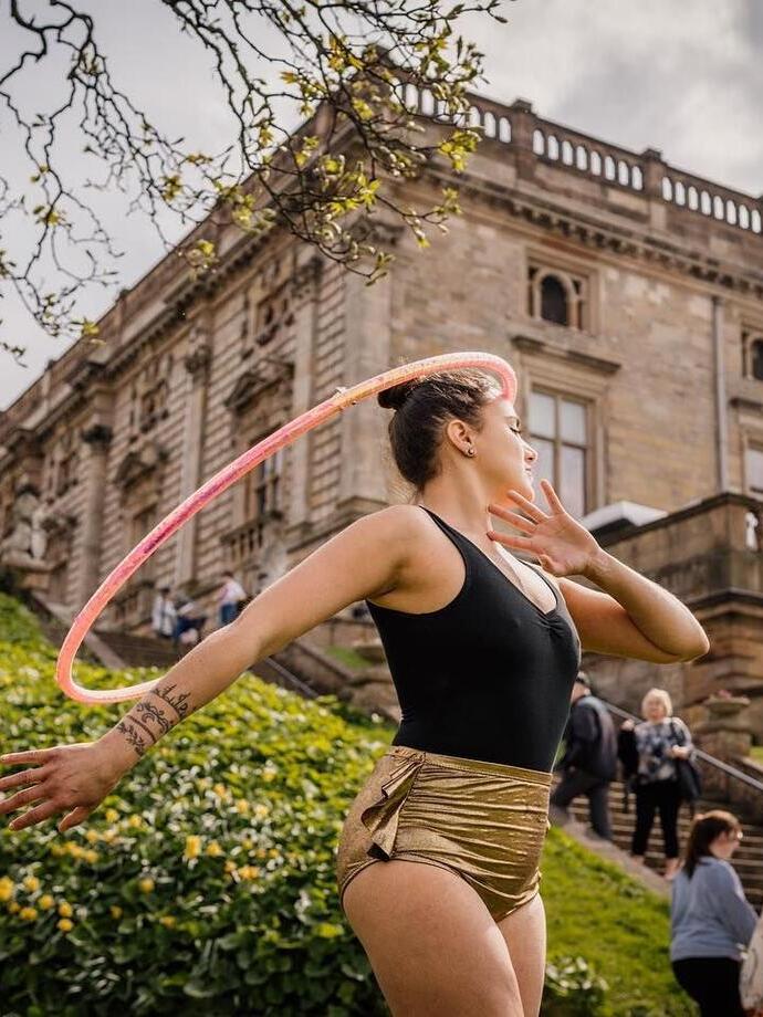 Ein Künstler vor dem Nottingham Castle