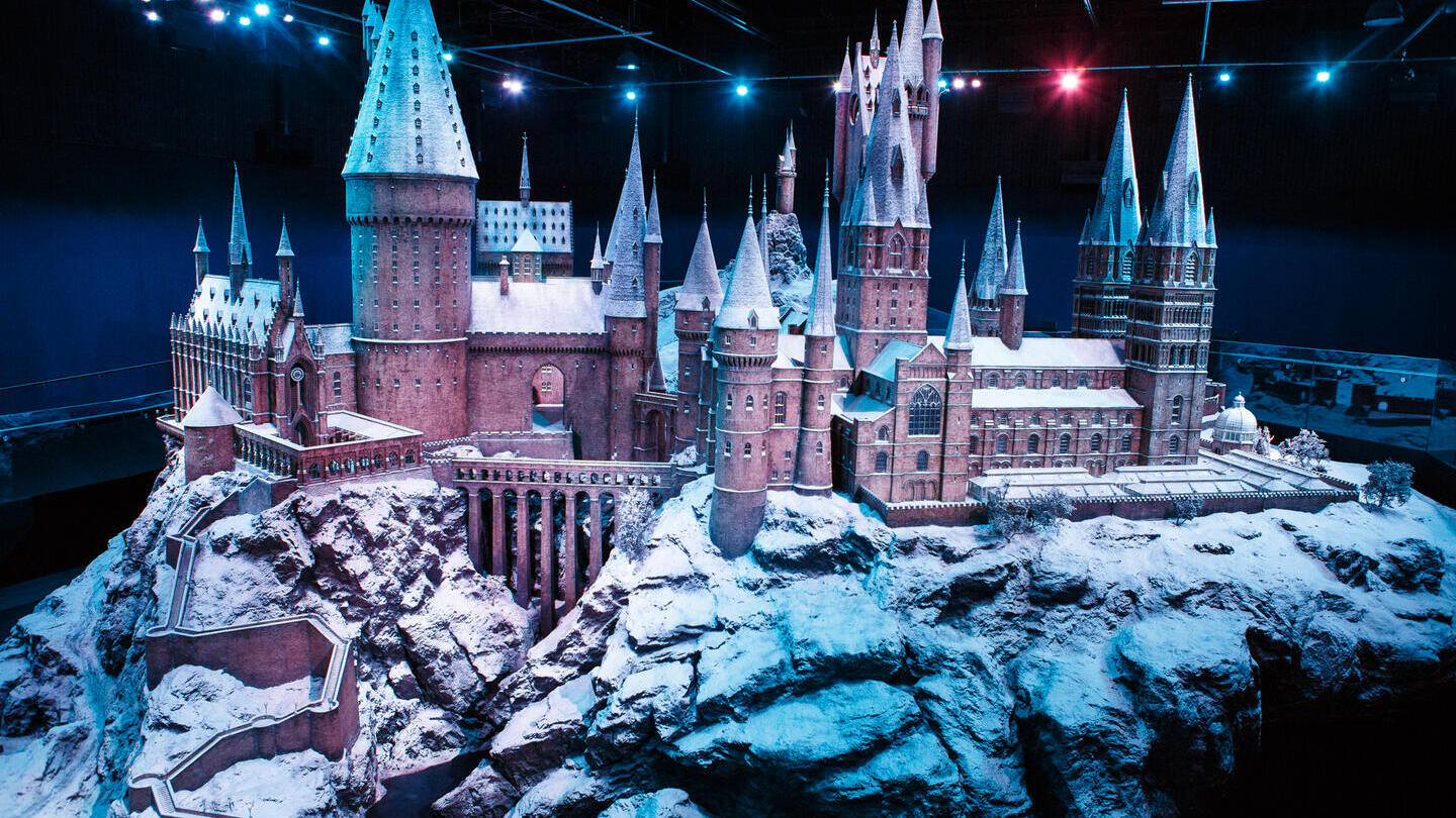 نموذج قلعة مغطى بالثلج الصناعي