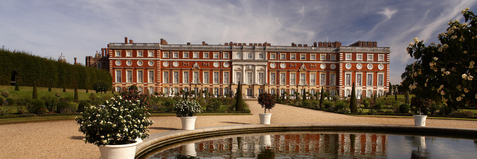 Hampton Court Palace is a historic royal palace built by Cardinal Wolsely and handed to his monarch King Henry VIII in the year 1528.