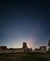 Castillo de Pevensey por la noche
