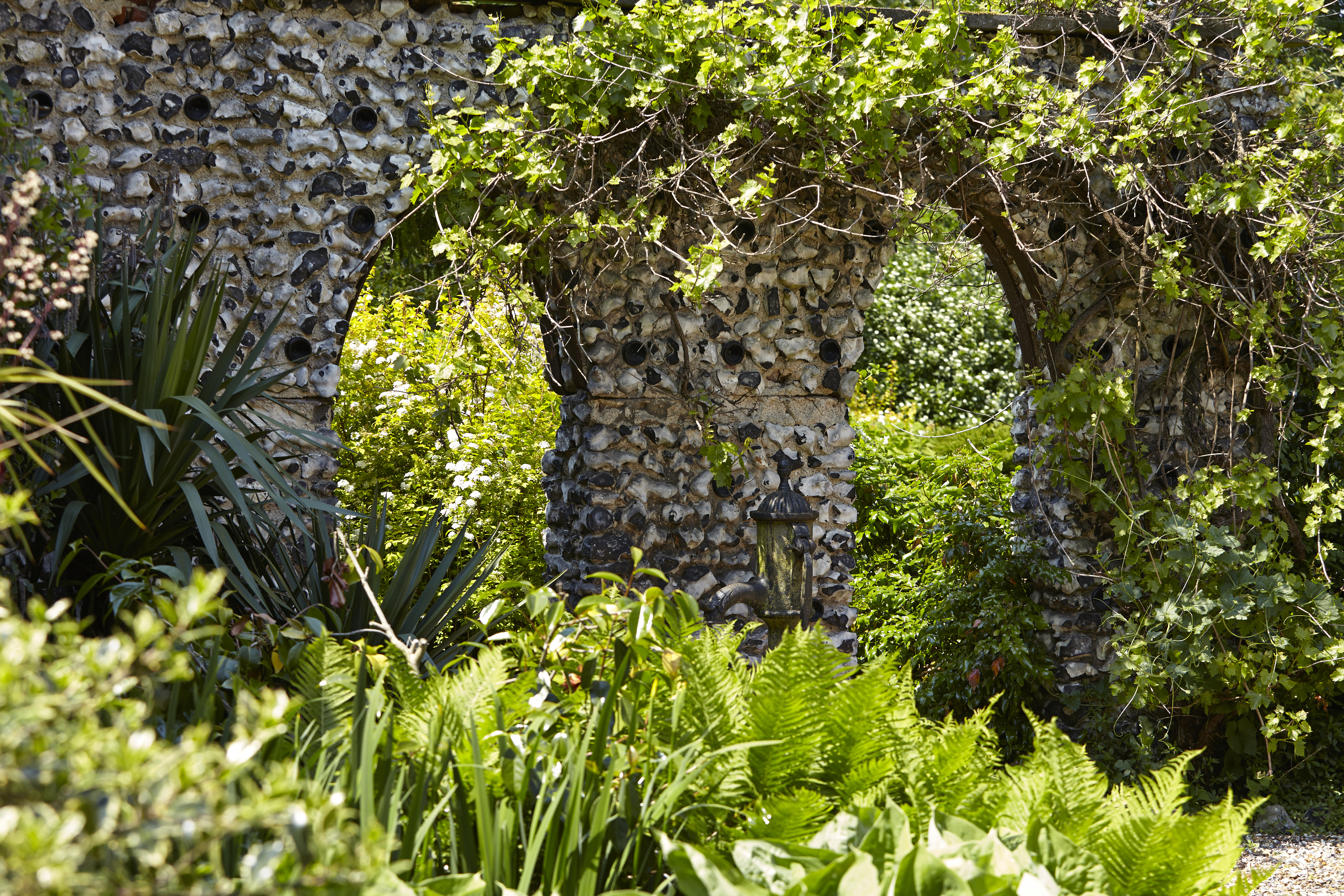 Hohe Pflanzen in den Gärten von Dorney Court, Windsor