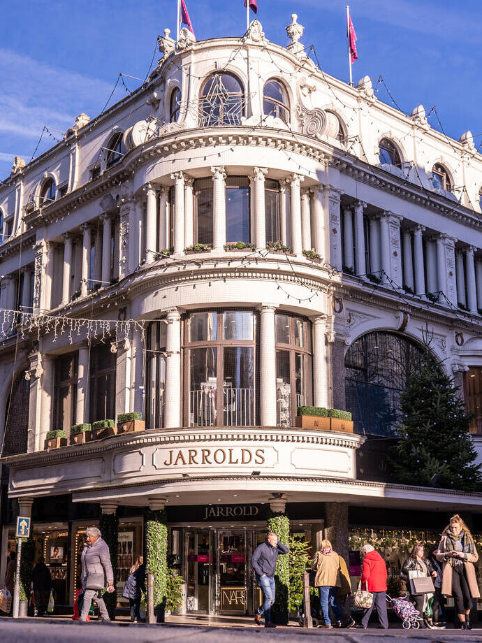 Vista exterior de los grandes almacenes Jarrolds Independent Department Store en Norwich