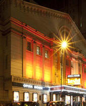 Una toma exterior de la Ópera de Mánchester