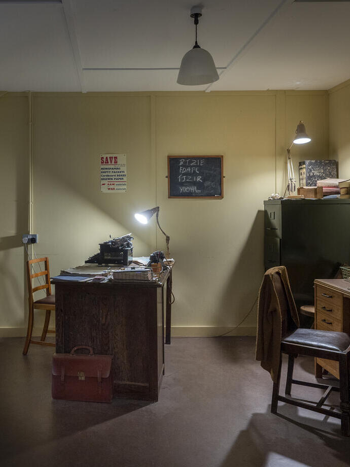 Exemple d'un des bureaux historiques présentés tels qu'ils étaient pendant la Seconde Guerre mondiale à Bletchley Park, dans le Buckinghamshire.